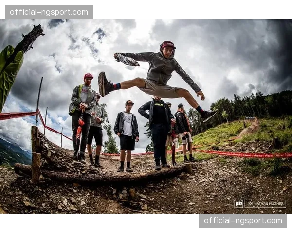 “岩石医生”:世界杯首席赛道修建师与他的“艺术品” “岩石医生”:世界杯首席赛道修建师与他的“艺术品”